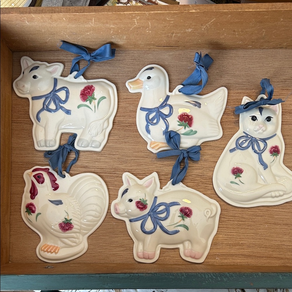 Lenox set of 5 cookie presses,cow, pig, duck, rooster and cat, excellent cond